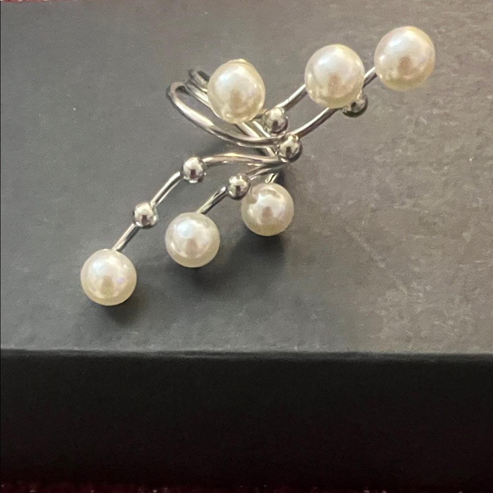 Chic Silver Pearl Cluster Ring